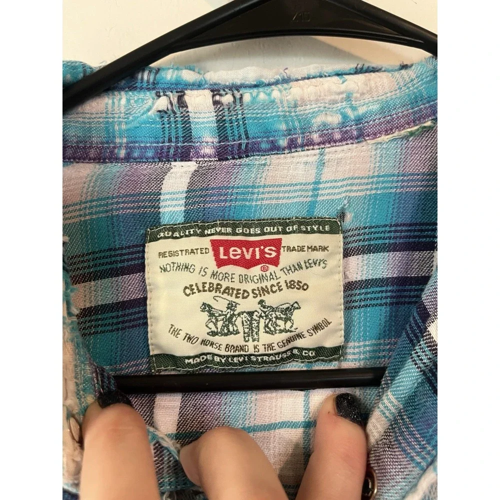 Levis Vintage 90s Y2k Distressed Plaid Pearl Snap‎ Button Down Womans Large Blue